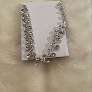 Bundle Set Sparkling Leaves Choker Necklace & Bracelet Set